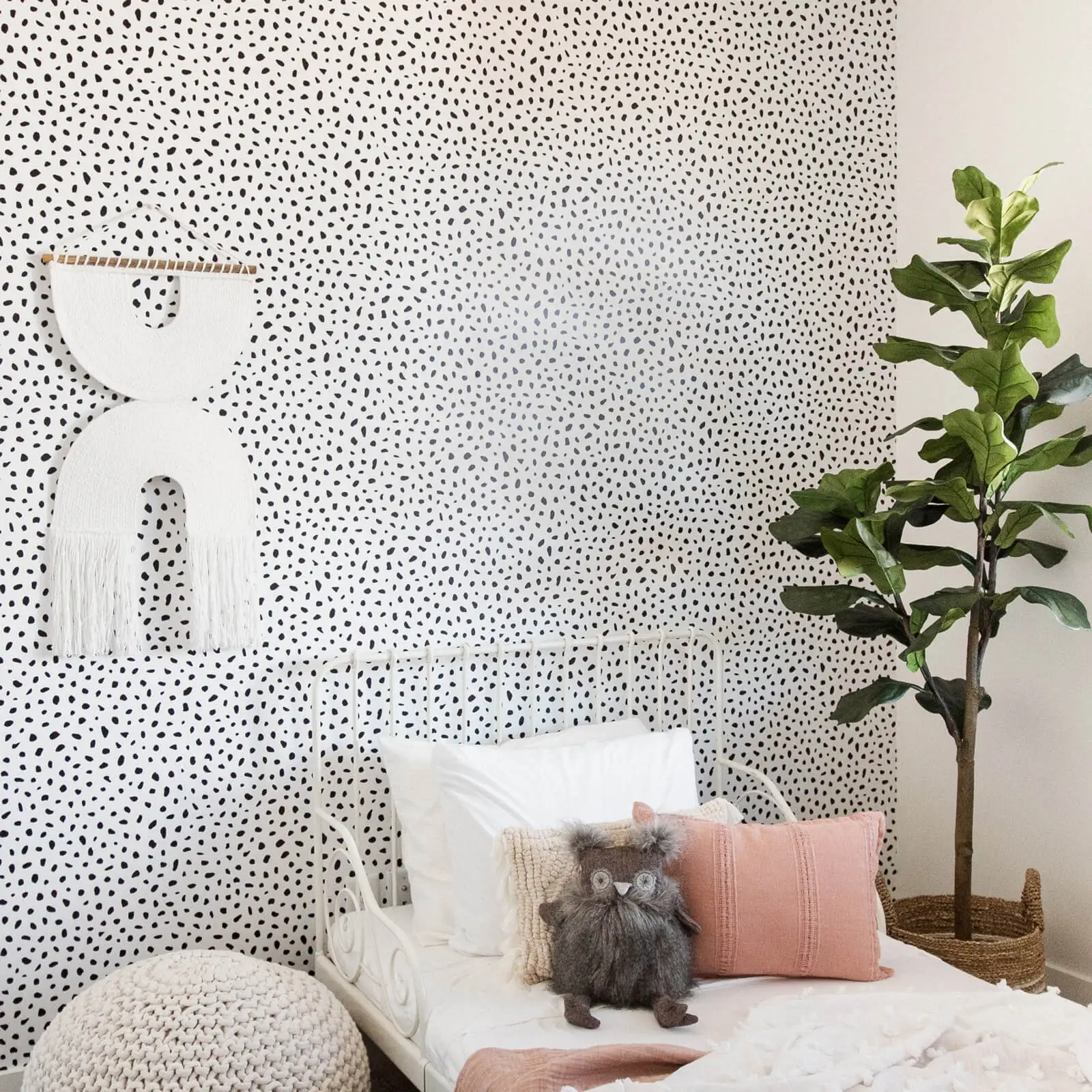dots-kids-peel-and-stick-wallpaper